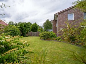 Garten neben dem Haus