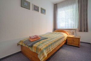 Schlafzimmer-II