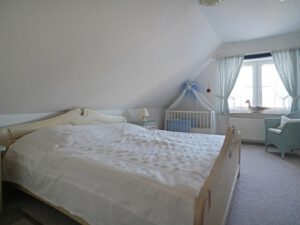 Schlafzimmer I rechts