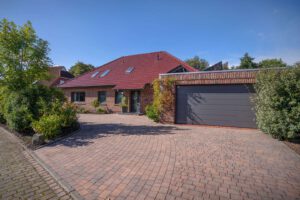 Auffahrt-mit-Garage