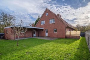 Gartenansicht mit Terrasse