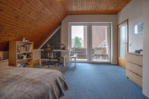 Schlafzimmer-II-mit-Loggia