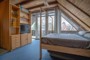 Schlafzimmer-mit-Loggia