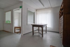 Personalraum-mit-Nebeneingang