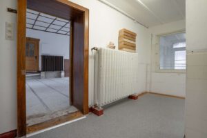 Verbindungsflur-Gewerbefläche-mit-Personalraum