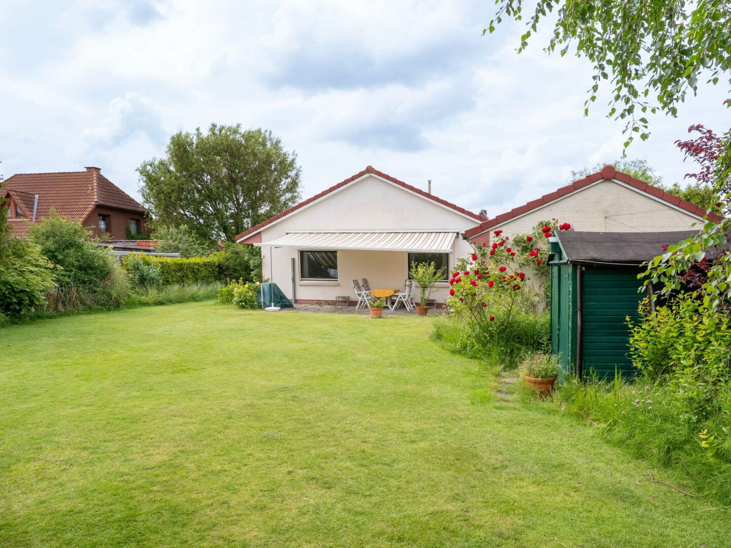 Garten mit Außenansicht