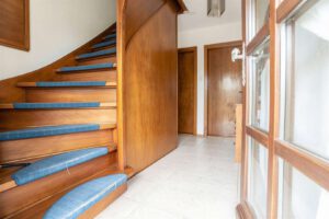Flur mit Treppe