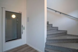 Hausflur mit Aufzug