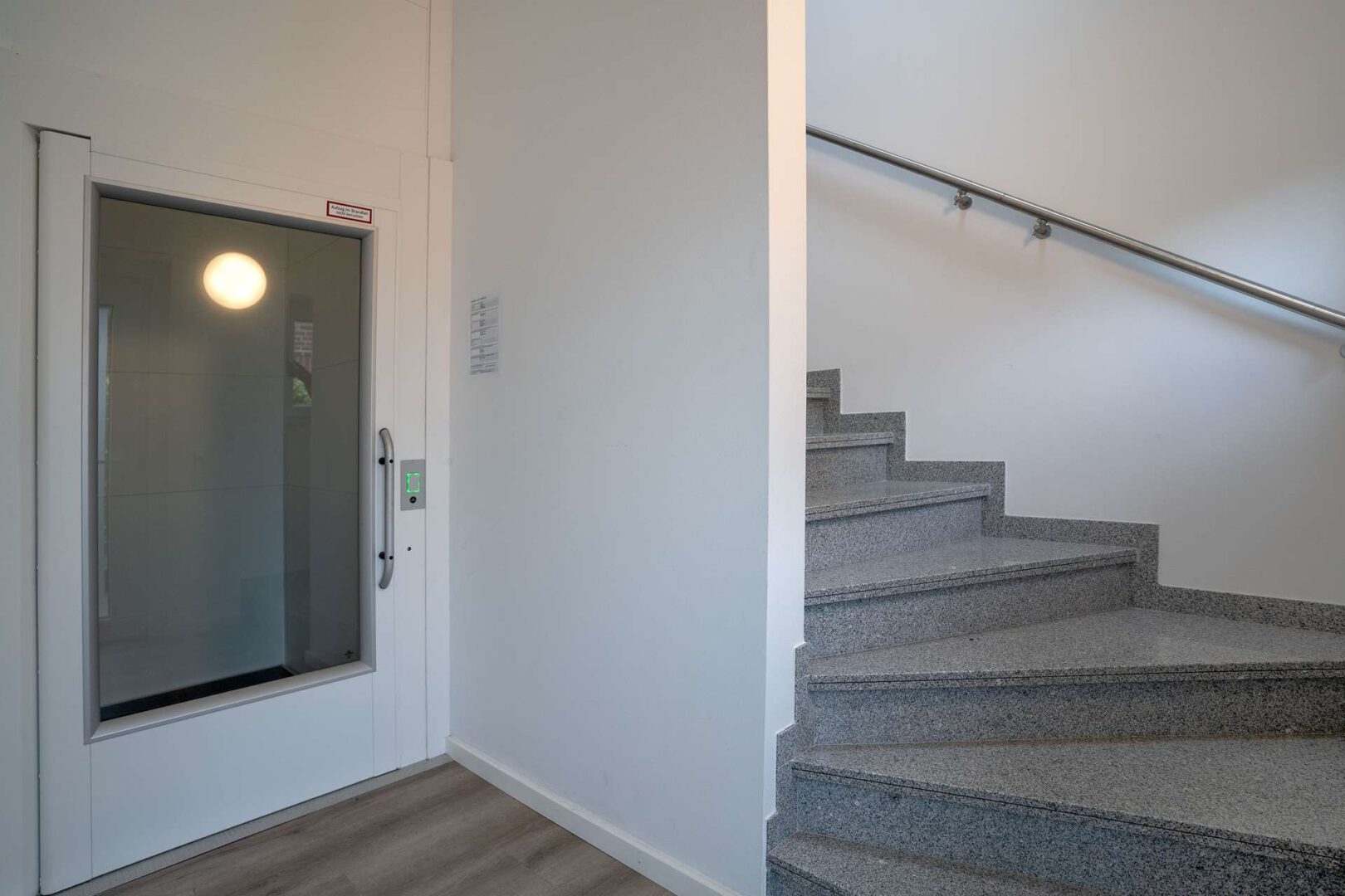 Hausflur mit Aufzug