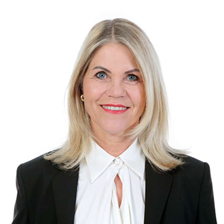 Frau Anja Claashen-Schneider