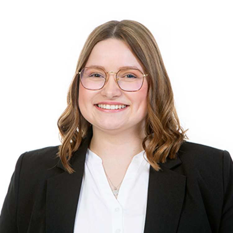 Frau Larissa Meier