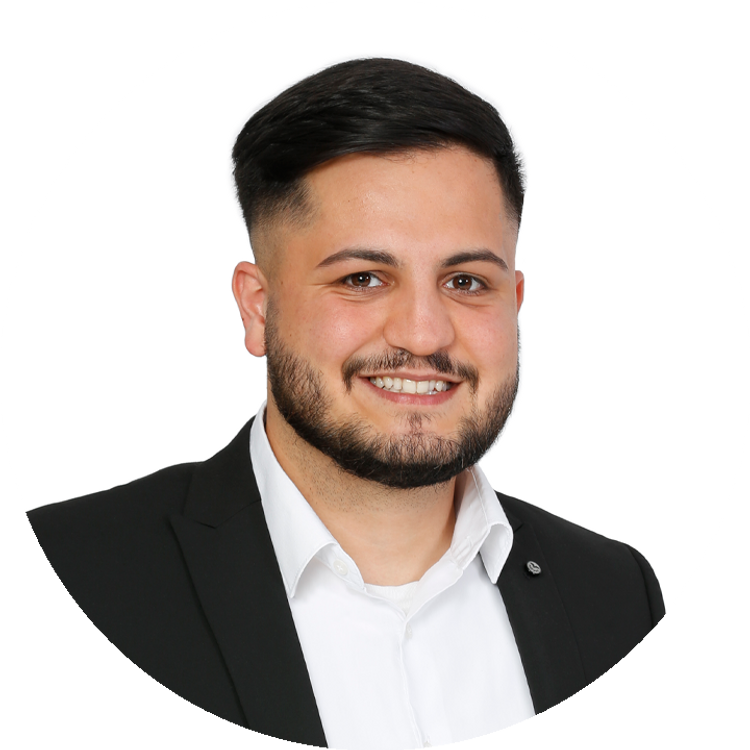 Herr Sezer Topcu 