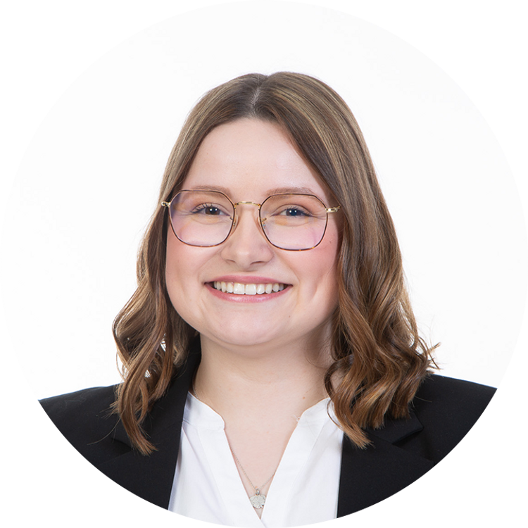 Frau Larissa Zobel 