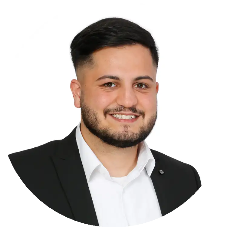 Herr Sezer Topcu 